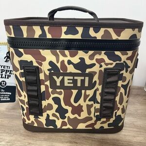 YETI HOPPER WETLANDS CAMO COOLER
